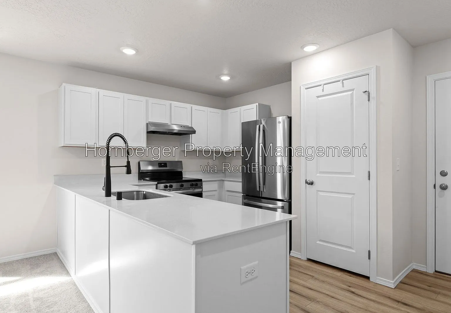 3 bed, 2.0 bath, 1335 sqft, $2,350 — Photo 2