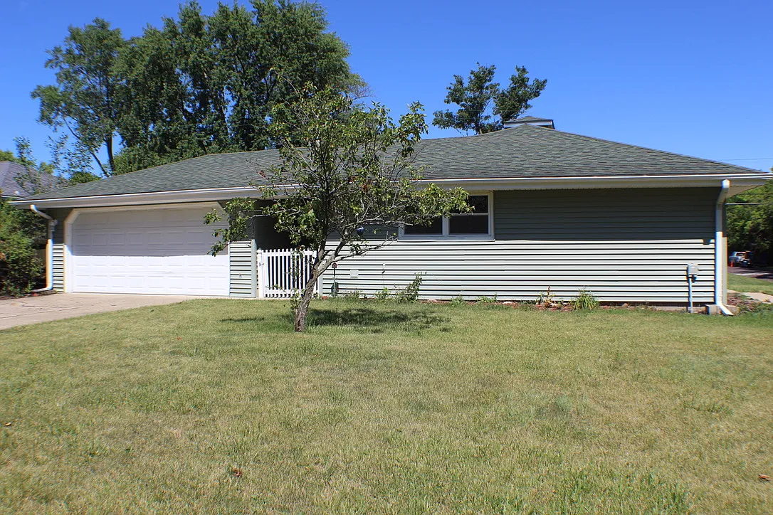 3 bed, 1092 sqft, $1,700 — Photo 2