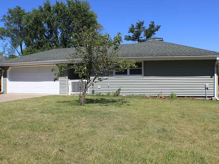 1907 W Austin Dr — Photo 2