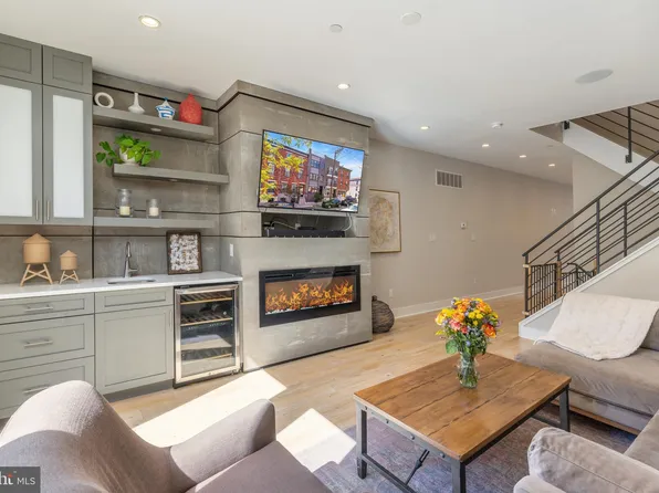 1438 Dickinson St, Philadelphia, PA 19146