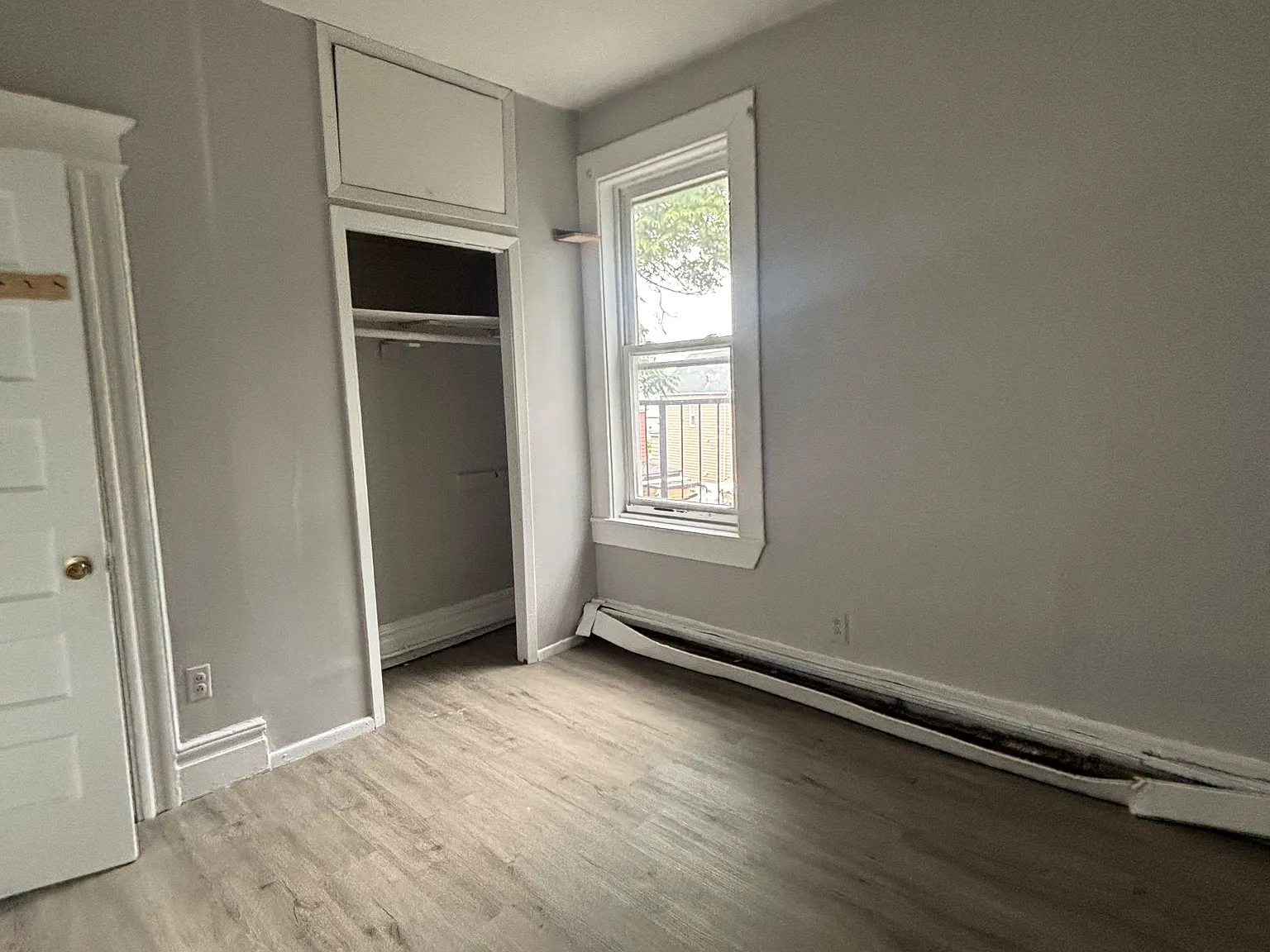 689 Summer Ave — Photo 2