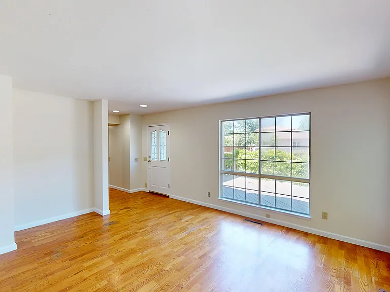 796 Clara Dr — Photo 3