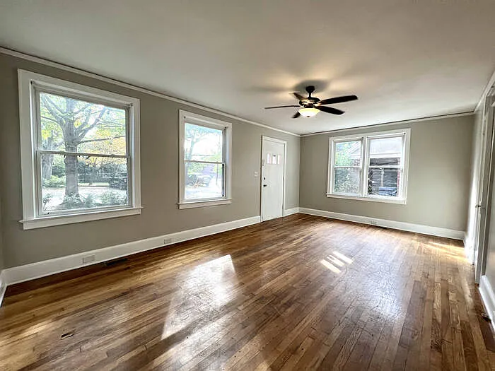 319 Howard St — Photo 48