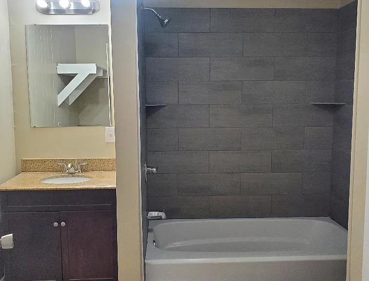 606 Maple St — Photo 9
