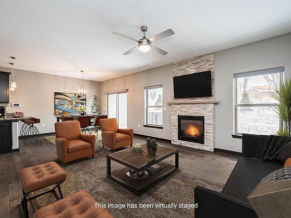 2nd image of 11 Holiday Ridge Ln