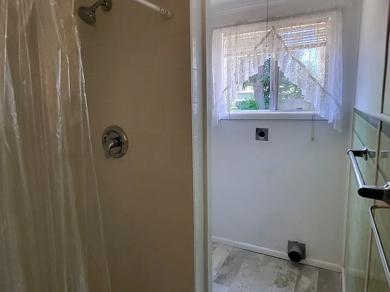339 N G St — Photo 11