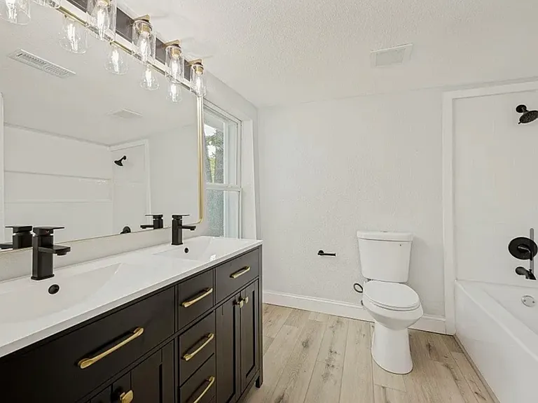 1023 Oak Dr — Photo 9