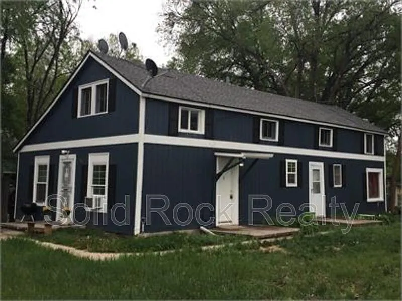 2419-1 E Monument St