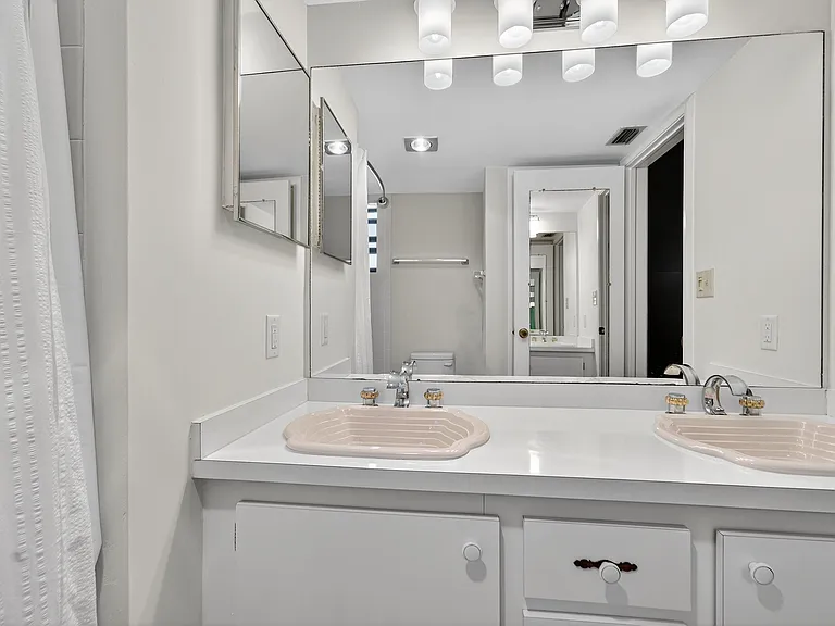 6 Concourse Dr #A — Photo 12