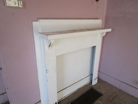 4th image of 125 Scott St