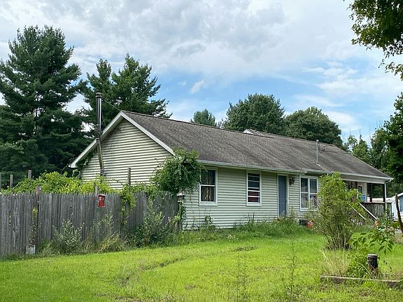 3rd image of 21 Pickett Rd