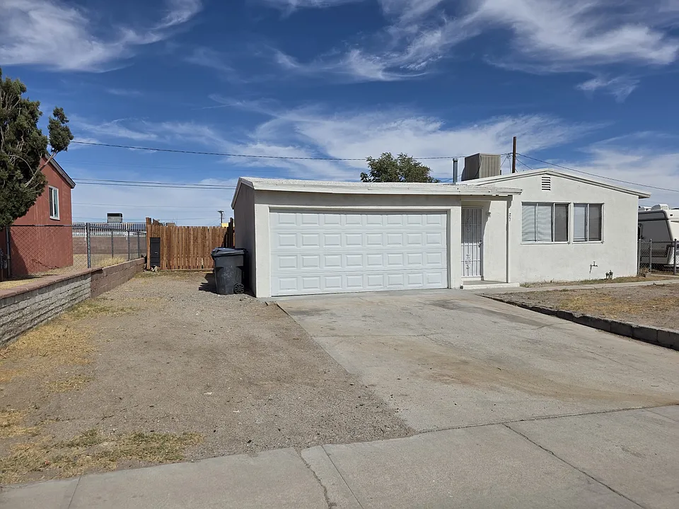 711 S Muriel Dr