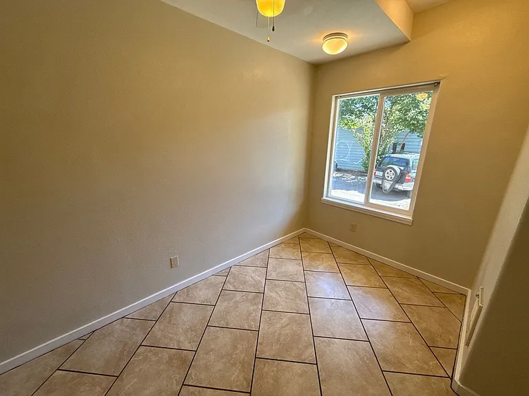 291 Clay St W #3 — Photo 18