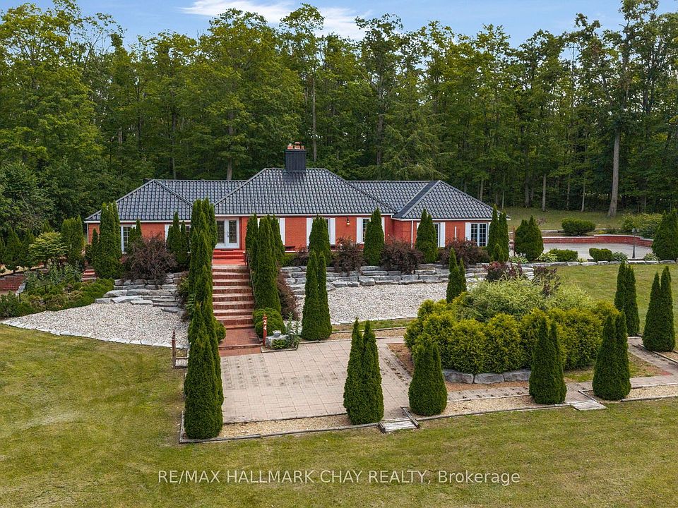 1st image of 24 Woodland Cres