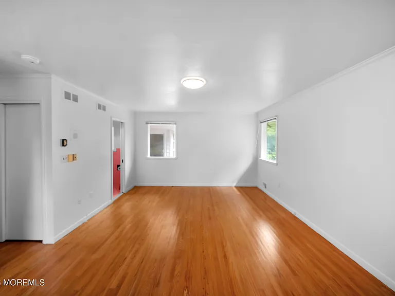 170 Bingham Ave — Photo 13
