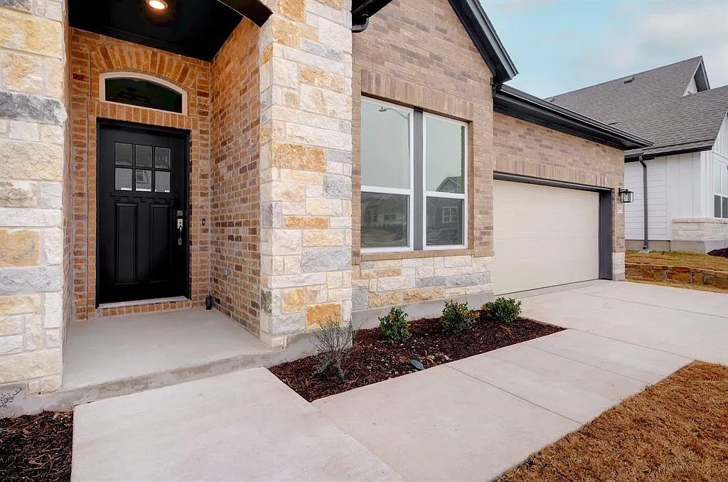 3 bed, 2.0 bath, 1881 sqft, $2,395 — Photo 4