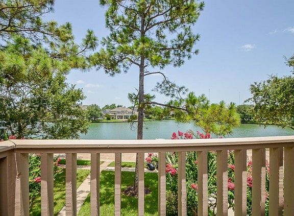 4th image of 2715 Lakeside Village Dr