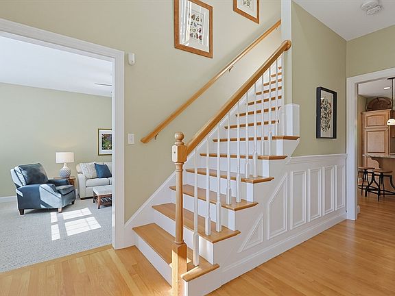 4th image of 7 Hayden Ln