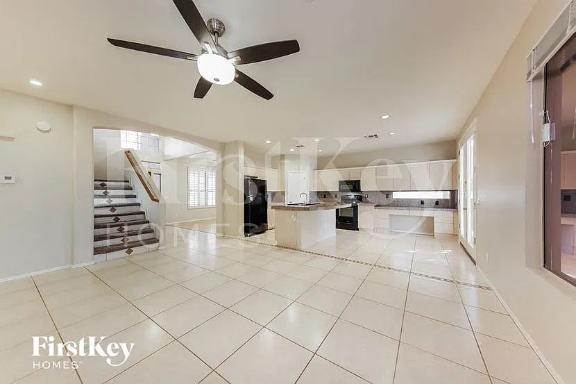 3 bed, 2.5 bath, 2001 sqft, $2,275 — Photo 3