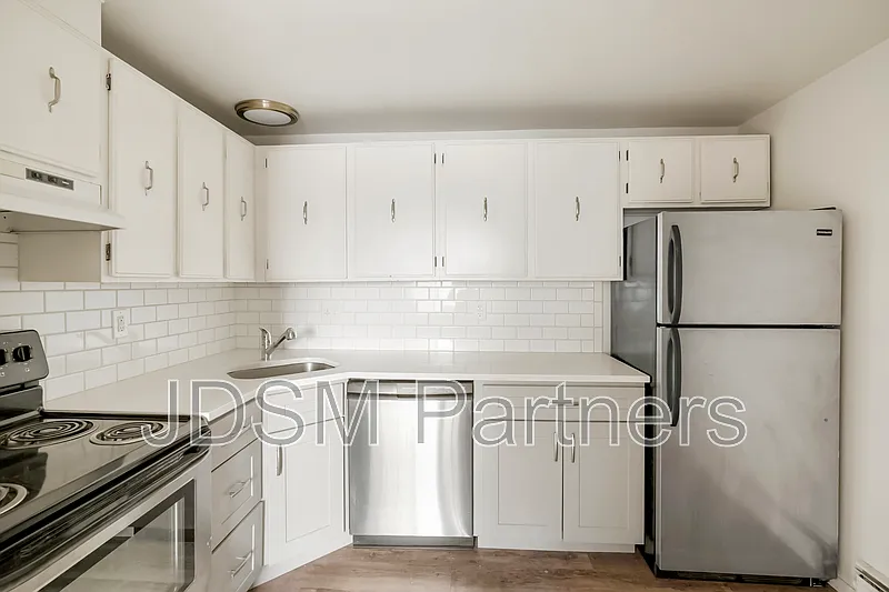 2455 Bryant St — Photo 2
