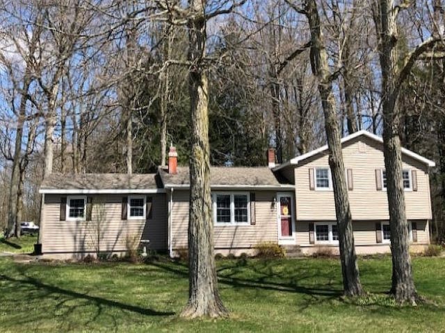 1st image of 4 Woodmere Dr