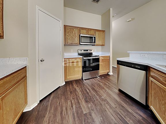 3rd image of 1308 Cattle Crossing Dr