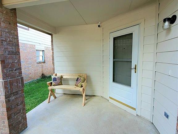 5th image of 4932 Waterford Dr