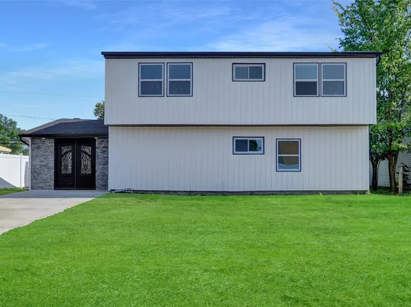 12 Woodcock Lane, Levittown, NY 11756