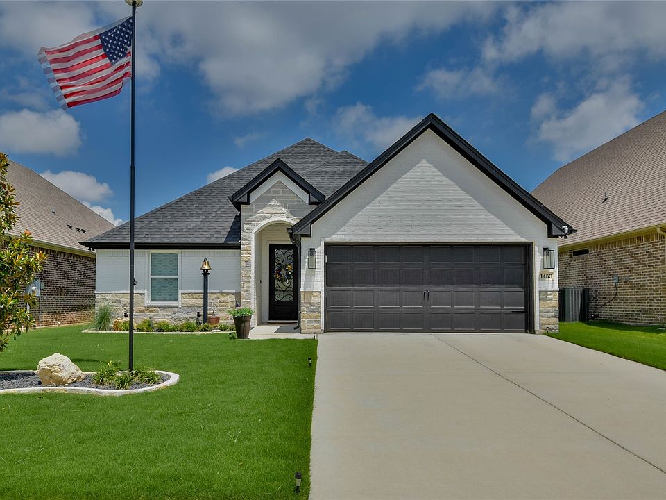 1st image of 1453 Highland Park Cir