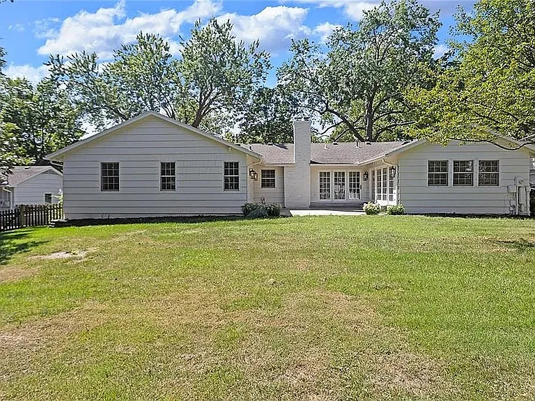8105 Rosewood Dr — Photo 52