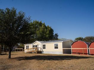 404 S Mill St, Flatonia, TX 78941