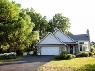 10 Wisteria Ln, Rochester, NY 14617