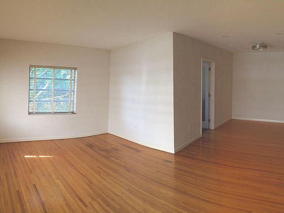 Living Room / Family room to dining area