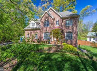 8506 Forest St, Annandale, VA 22003