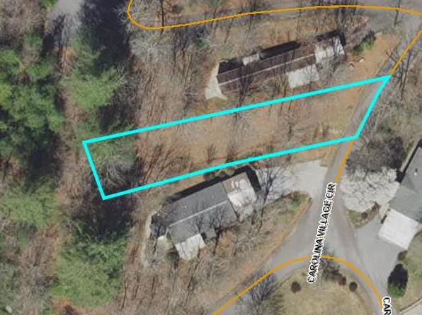 521 Carolina Village Cir, Franklin, NC 28734