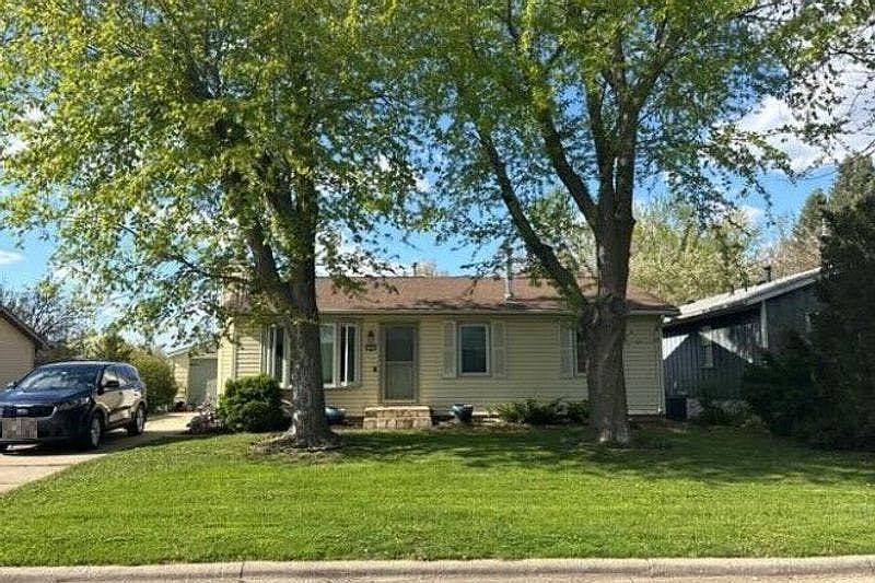 1st image of 1321 Greenfield Dr