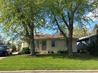 1321 Greenfield Dr, Marshalltown, IA 50158