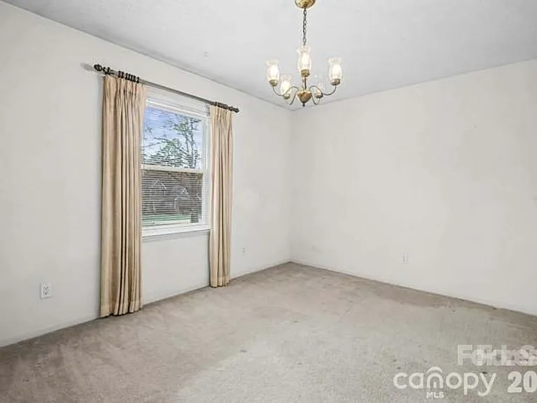 8122 Knollwood Cir — Photo 16