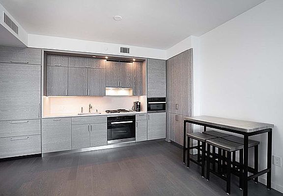 4th image of 1 City Poin APT 33D