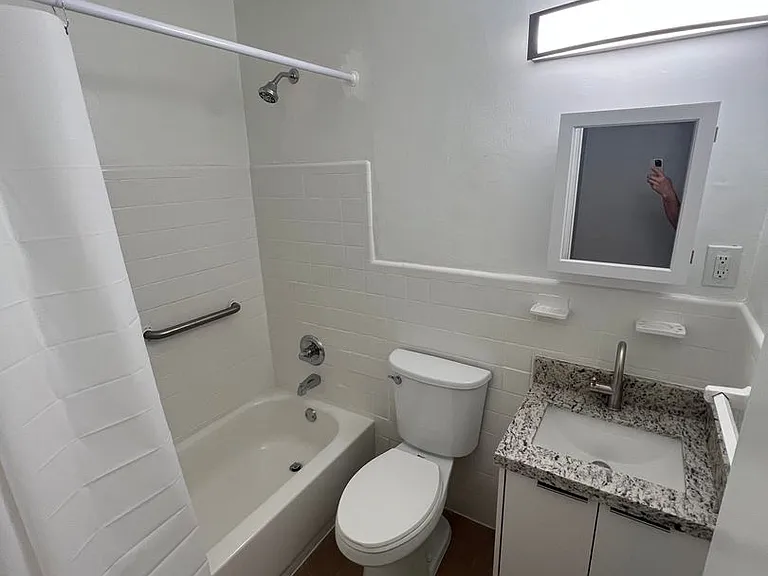 381 Sharar Ave — Photo 4