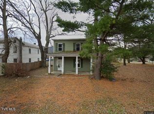 637 Catawba St, Glasgow, VA 24555