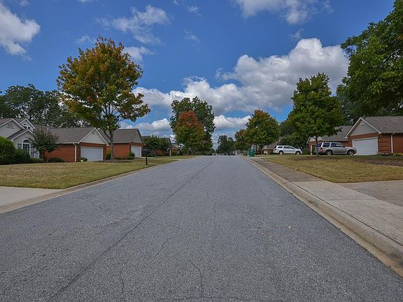 4th image of 113 Orchard Park Dr