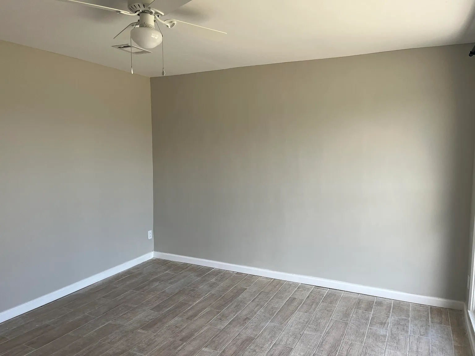 2 bed, 1.0 bath, 728 sqft, $900 — Photo 3