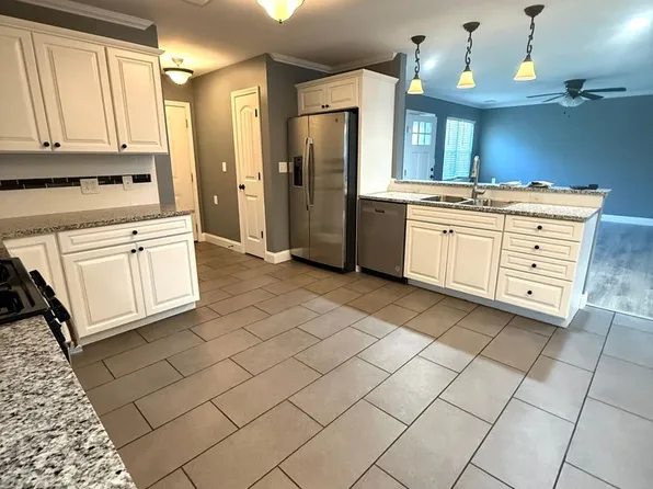 416-A Elm St, Belpre, OH 45714