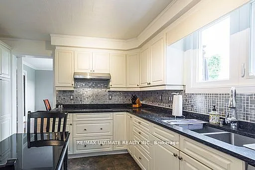 34 Briarwood Cres — Photo 13
