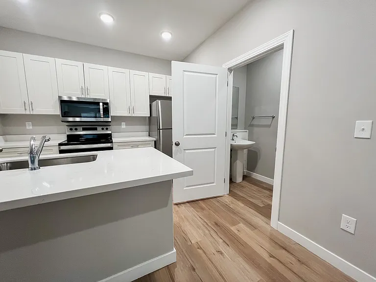 Fairway Flats — Photo 17