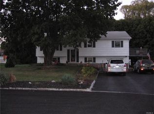 5 Countess Ct, Newburgh, NY 12550