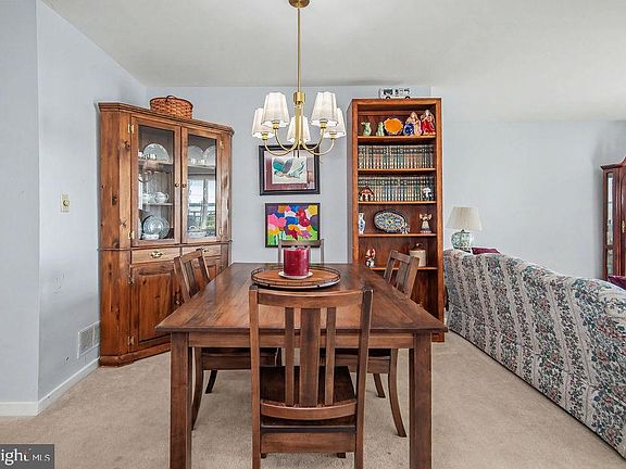 5th image of 5215 Le Parc Dr APT 5