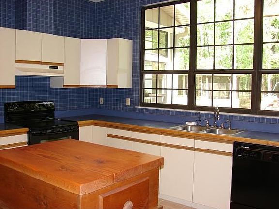 Mom will love the large eat-in kitchen!