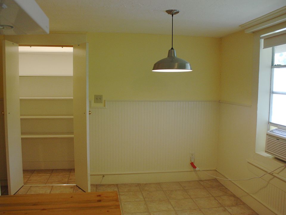 Breakfast nook/ large pantry